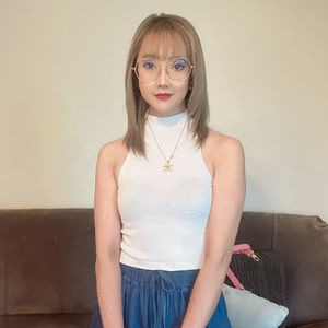 Meet your Posher, Junica